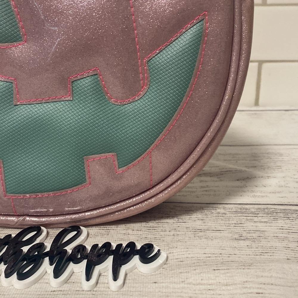 *Love Pain and Stitches Pink and Textured Teal Chipped Tooth Happy Pumpkin Purse - Picture 3 of 16